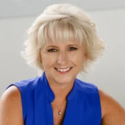 2022-09-15_400x360MaryWarren08_mobile